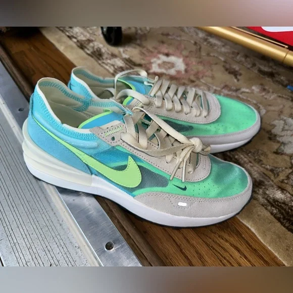 Neon blue and green Nike sneakers - Picture 3 of 4